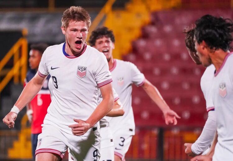 Jugadores de Estados Unidos celebran uno de sus goles frente a Cuba, en su victoria 2x0 ante la isla en el torneo clasificatorio para el Mundial de fútbol Sub-17. Foto: goal.com