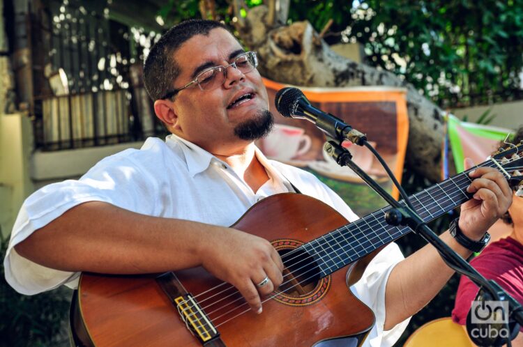 El trovador cubano Eduardo Sosa, fallecido el 12 de febrero de 2025. Foto: Kaloian / Archivo.