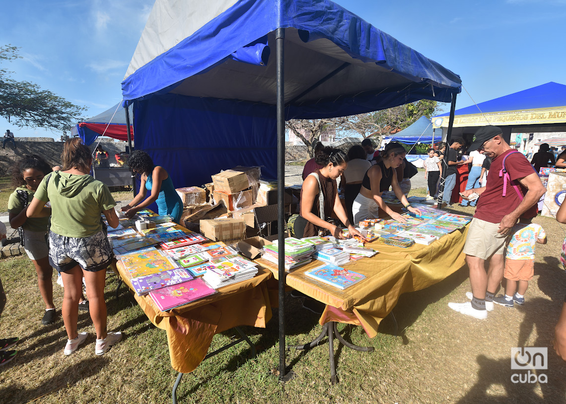 Feria Internacional del Libro de La Habana 2025, en el parque Morro-Cabaña. Foto: Otmaro Rodríguez.