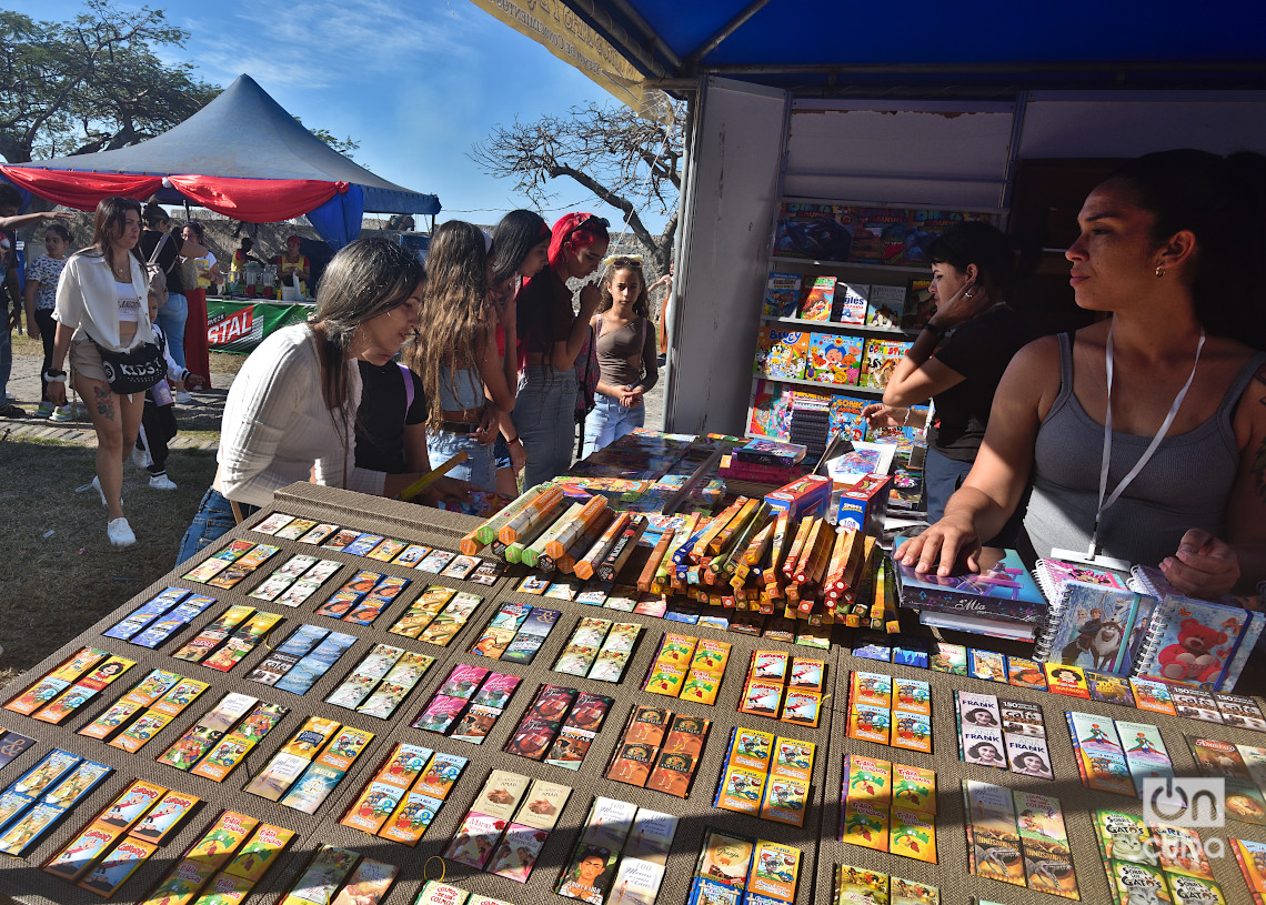 Feria Internacional del Libro de La Habana 2025, en el parque Morro-Cabaña. Foto: Otmaro Rodríguez.