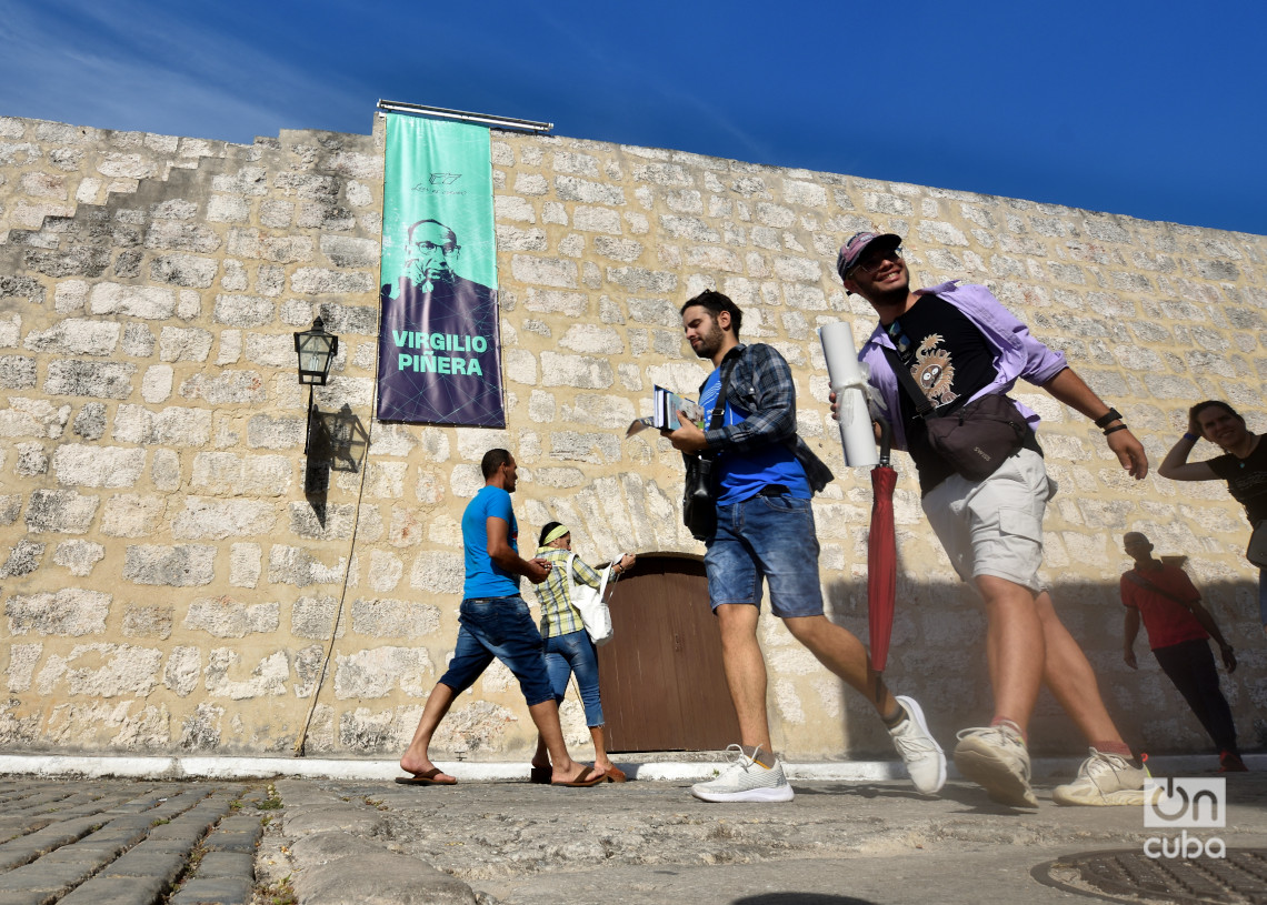 Feria Internacional del Libro de La Habana 2025, en el parque Morro-Cabaña. Foto: Otmaro Rodríguez.