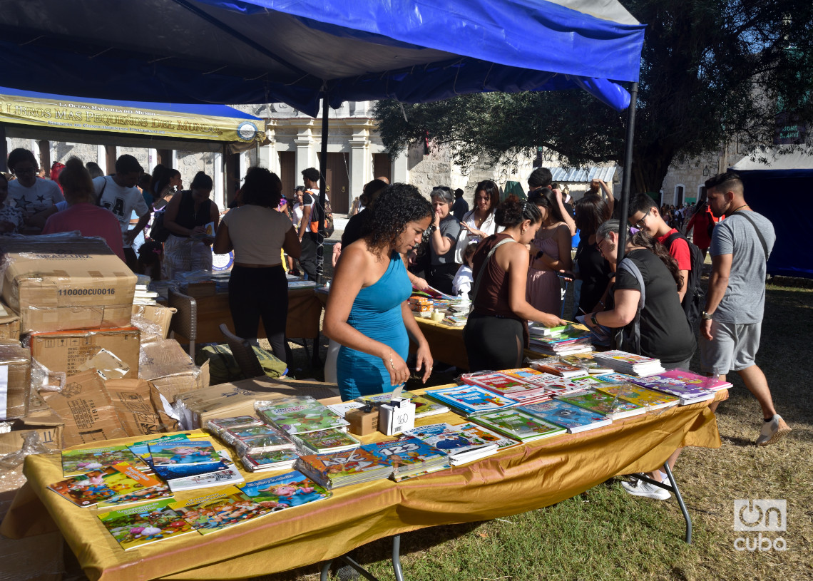 Feria Internacional del Libro de La Habana 2025, en el parque Morro-Cabaña. Foto: Otmaro Rodríguez.