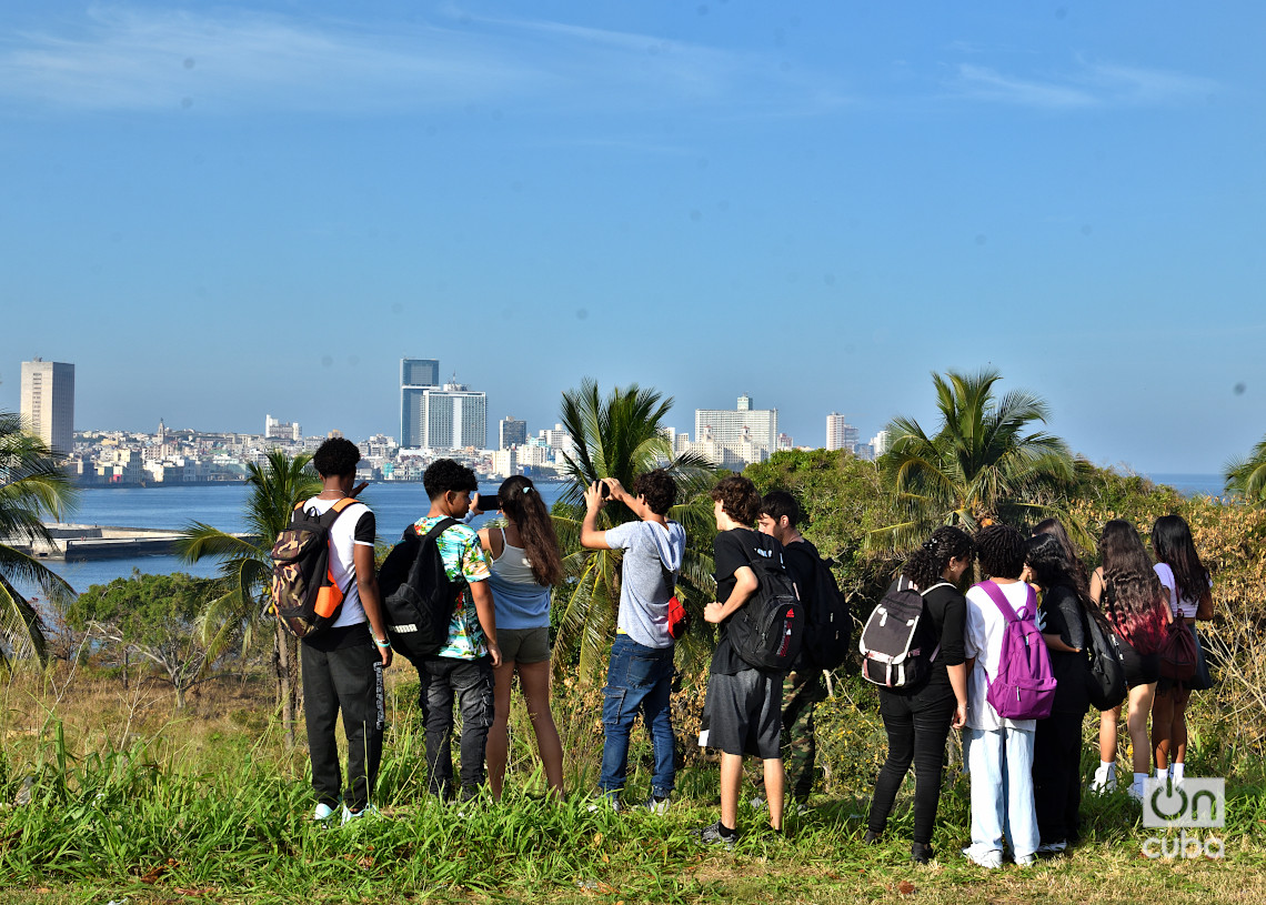 Feria Internacional del Libro de La Habana 2025, en el parque Morro-Cabaña. Foto: Otmaro Rodríguez.