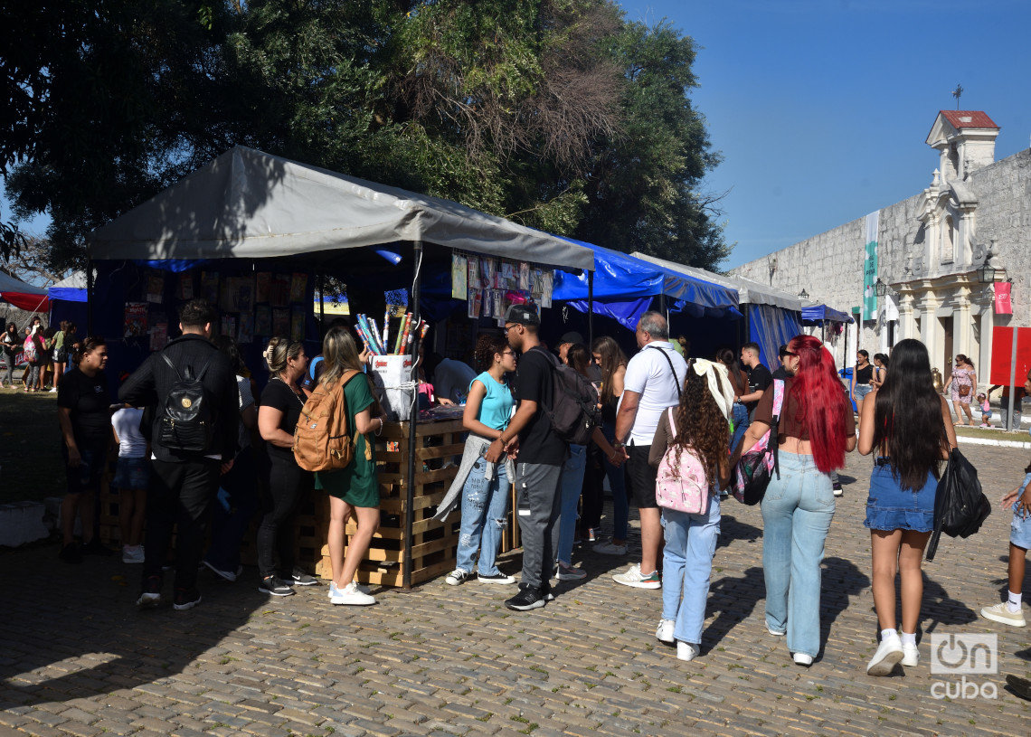 Feria Internacional del Libro de La Habana 2025, en el parque Morro-Cabaña. Foto: Otmaro Rodríguez.