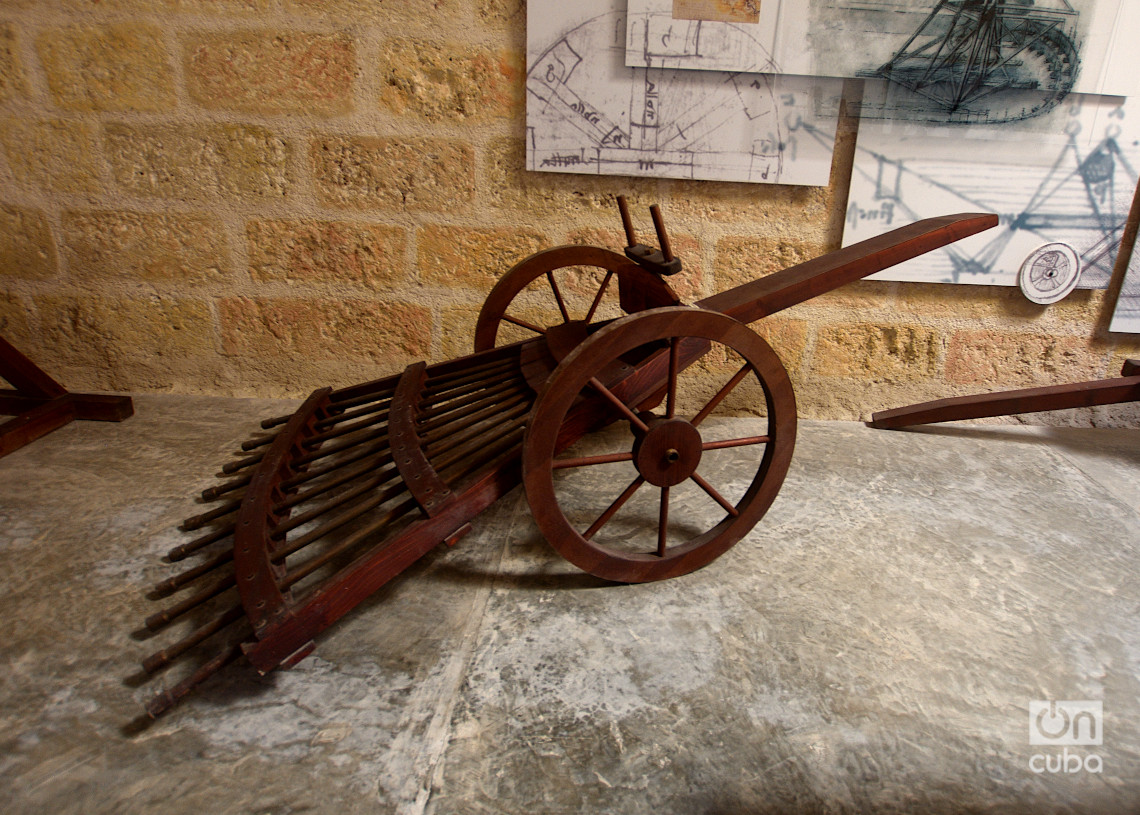 Excavator designed by Leonado da Vinci, on exhibition at the castle of Atarés. Photo: Otmaro Rodríguez.