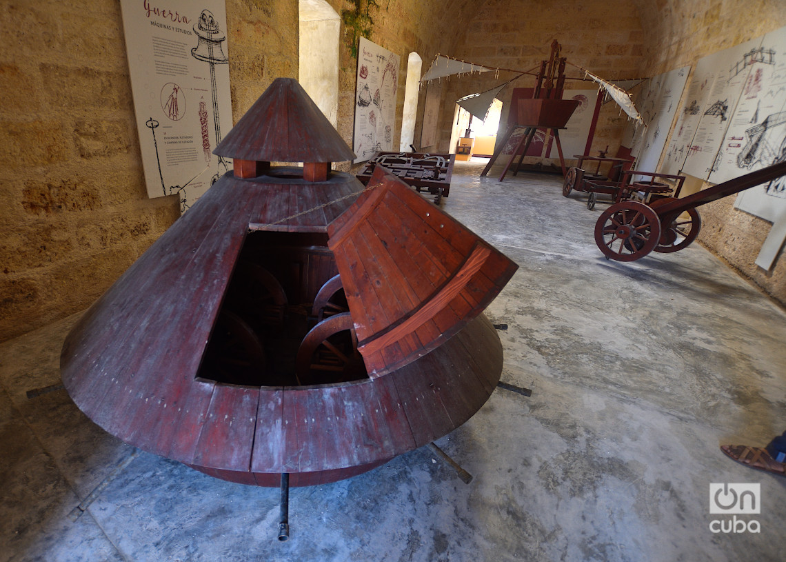 Combat tank designed by Leonardo Da Vinci, on exhibition at Atarés Castle. Photo: Otmaro Rodríguez.