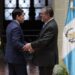 El secretario de Estado de Estados Unidos, Marco Rubio, y el presidente de Guatemala, Bernardo Arévalo, este miércoles en el Palacio Nacional de Cultura en Ciudad de Guatemala. Foto: EFE/ David Toro.