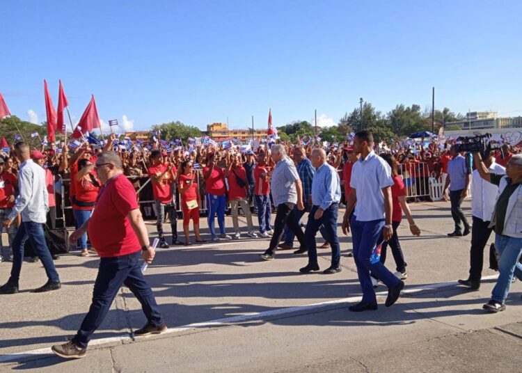 Tribuna abierta en Guantánamo contra plan de EE.UU. para mantener allí a 30 mil migrantes. Foto: Facebook/Venceremos.