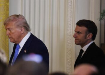 Donald Trump y Emmanuel Macron en la Casa Blanca, el 24 de febrero de 2025. Foto: Ludovic Marin / POOL / EFE.