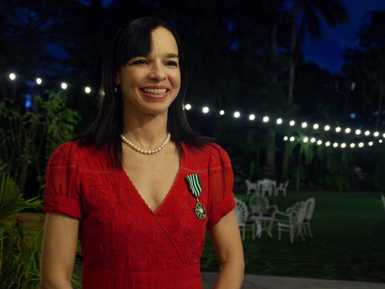 La primera bailarina cubana Viengsay Valdés tras recibir la Orden de las Artes y las Letras de Francia, en el grado de Caballero. Foto: Prensa Latina.