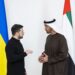 El presidente  Volodimir Zelenski dialogando con Sheikh Mohamed bin Zayed Al Nahyan, presidente de Emiratos Árabes Unidos. Foto: EFE/EPA/RYAN CARTER .