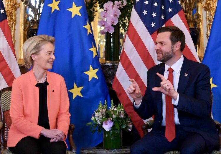 Von der Leyen y J D Vance, el martes, en la cumbre mundial sobre la inteligencia artificial. Foto: @vonderleyen