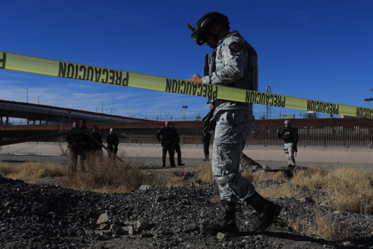 Los operativos mexicanos en la frontera han detenido a más de 700 personas e incautado cerca de 12 000  kilos de droga. Foto: .EFE/ Luis Torres