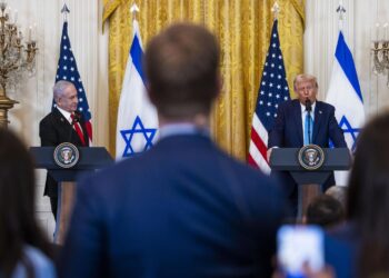 Donald Trump y Benjamin Netanyahu durante la rueda de prensa este martes. Foto: JIM LO SCALZO /EFE/EPA.