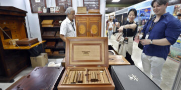 Feria comercial del XXV Festival del Habano, en el Palacio de Convenciones de La Habana. Foto: Ernesto Mastrascusa / EFE / Archivo.