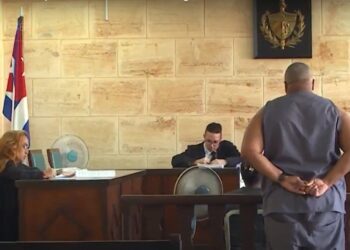 Juicio en La Habana por un delito asociado al tráfico de drogas. Foto: Captura de pantalla de un reporte televisivo.