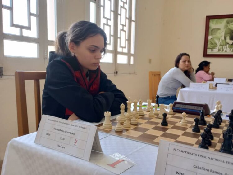 Lorena Beatriz Montejo ha impresionado durante el inicio del Campeonato Nacional Femenino de Ajedrez 2025. Foto: Federación Cubana de Ajedrez.