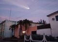 Estela luminosa del cohete Falcon 9 vista en el cielo del oriente de Cuba, la caída de la tarde del martes 18 de febrero de 2025. Foto: Tomada del perfil de Facebook de Henry Delgado Manzor.