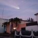 Estela luminosa del cohete Falcon 9 vista en el cielo del oriente de Cuba, la caída de la tarde del martes 18 de febrero de 2025. Foto: Tomada del perfil de Facebook de Henry Delgado Manzor.