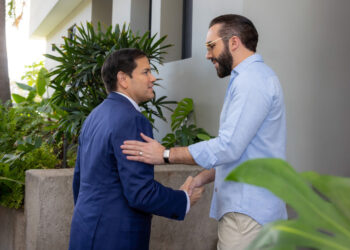 Nayib Bukele recibió en su residencia al secretario de Estado Marco Rubio. Foto: EFE/ Gobierno de El Salvador.