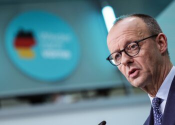 BERLIN (Alemania), 24/02/2025.- El presidente de la Unión Demócrata Cristiana (CDU) de Alemania, Friedrich Merz, habla en una conferencia de prensa después de una reunión en la sede del partido, la Konrad-Adenauer-Haus. Foto: EFE/EPA/HANNIBAL HANSCHKE.