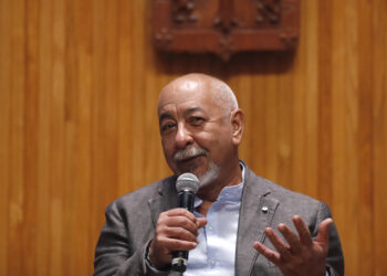 Padura en el Paraninfo de la Universidad de Guadalajara, Jalisco, el martes 18 de febrero de 2025. Foto: Francisco Guasco/EFE.