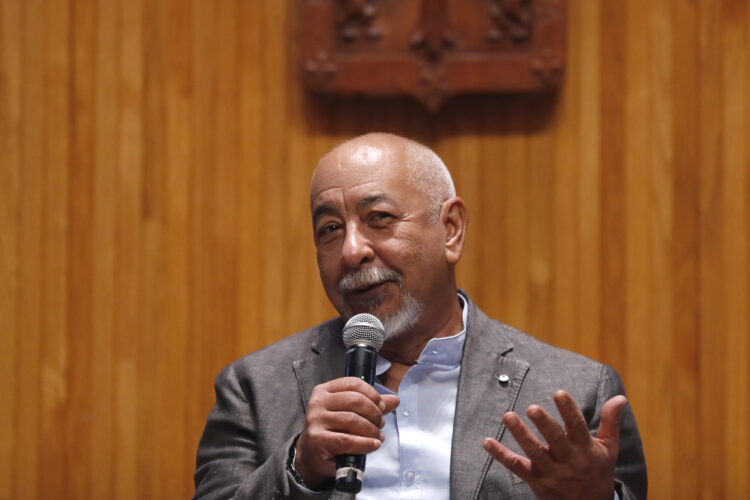 Padura en el Paraninfo de la Universidad de Guadalajara, Jalisco, el martes 18 de febrero de 2025. Foto: Francisco Guasco/EFE.