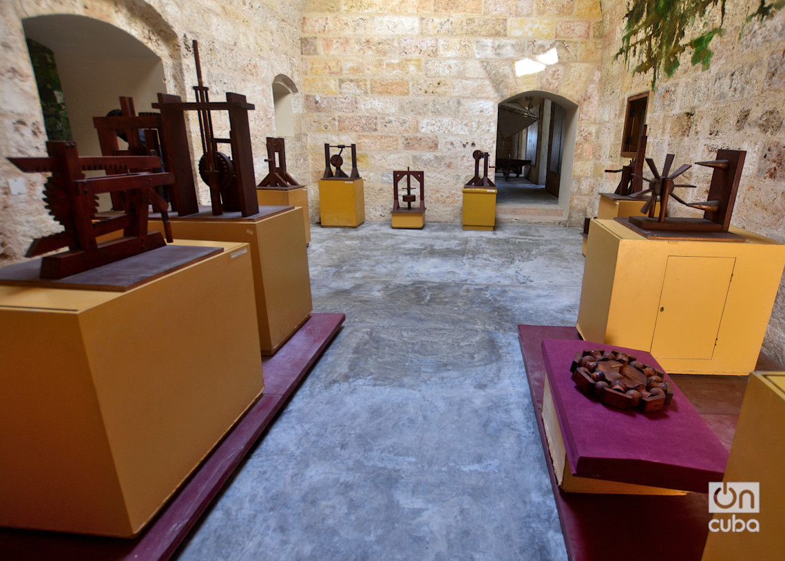 Sala with pieces for the study of the transmission of the Da Vinci movement, in the castle of Atarés. Photo: Otmaro Rodríguez.