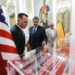 Maduro (d) junto al enviado especial del presidente de Estados Unidos Donald Trump, Richard Grenell (i). Foto: Palacio de Miraflores/EFE.