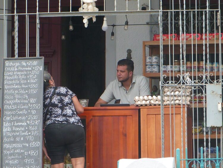 Cotizacion del huevo este miércoles 5 de marzo en uno de los barrios del sur de La Habana. Foto: AMD