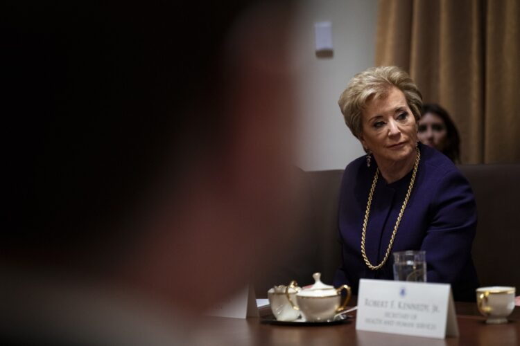 Linda McMahon en la primera reunión de Gabinete de Donald Trump, el 26 febrero de 2025. Foto: AL DRAGO/ EFE/EPA/POOL.