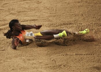 La española Fatima Diame, entrenada por el cubano Iván Pedroso, ganó la medalla de bronce en el Mundial bajo techo de Nanjing. Foto: Andrés Martínez Casares/EFE/EPA.