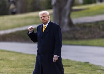 Donald Trump saliendo para Florida el pasado 7 de marzo. Foto: EFE/EPA/JIM LO SCALZO