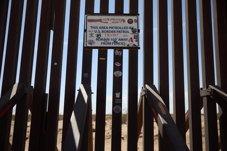 La cerca en Imperial County, California. Foto: EFE/ Allison Dinner.