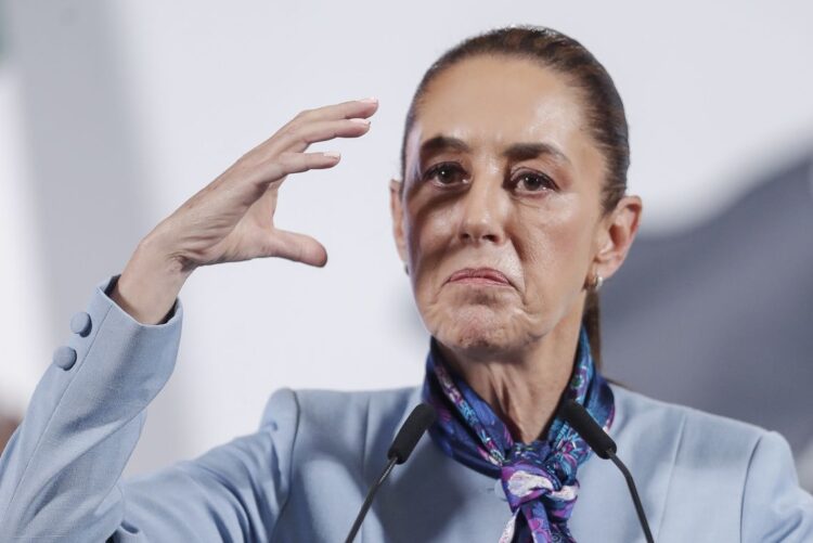 La presidenta de México, Claudia Sheinbaum,  no detiene su partida de ajedrez con su par de Estados Unidos, Donald Trump,  y buscar hacer tablas.  Foto: Isaac Esquivel/ EFE 

EFE/Issac Esquivel