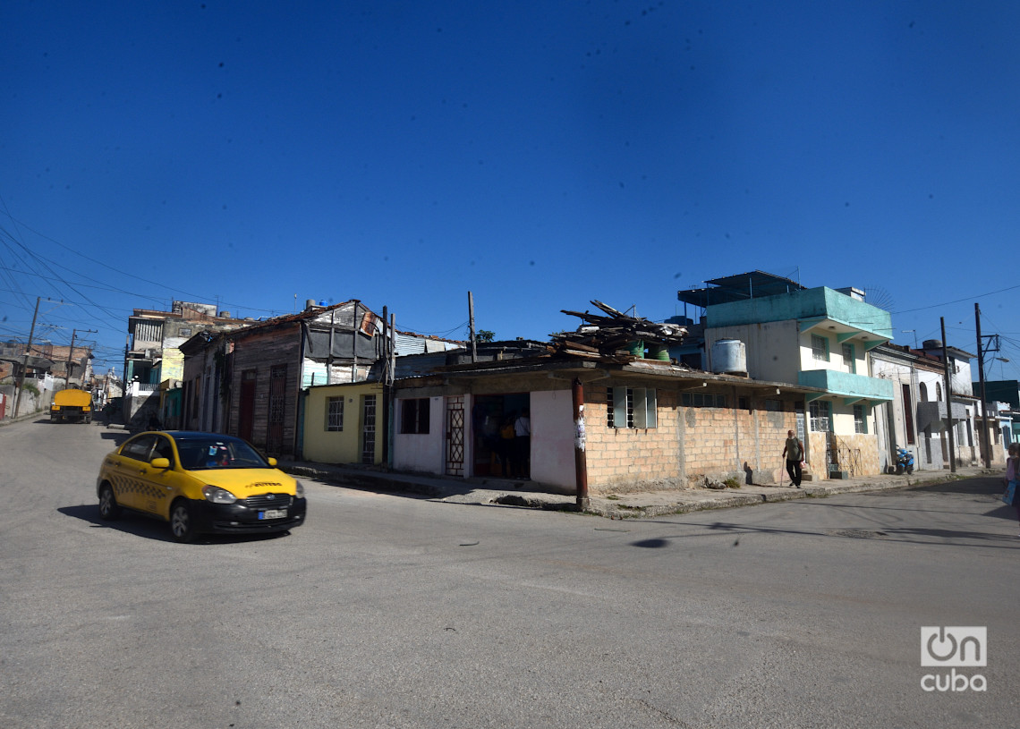 Las llamadas cinco esquinas, en Regla, donde existió una famosa casa de madera. Foto: Otmaro Rodríguez.