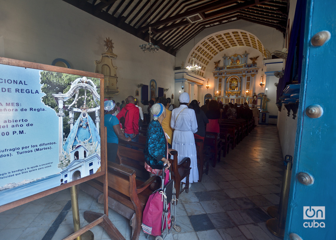 Misa en el santuario de la Virgen de Regla. Foto: Otmaro Rodríguez.