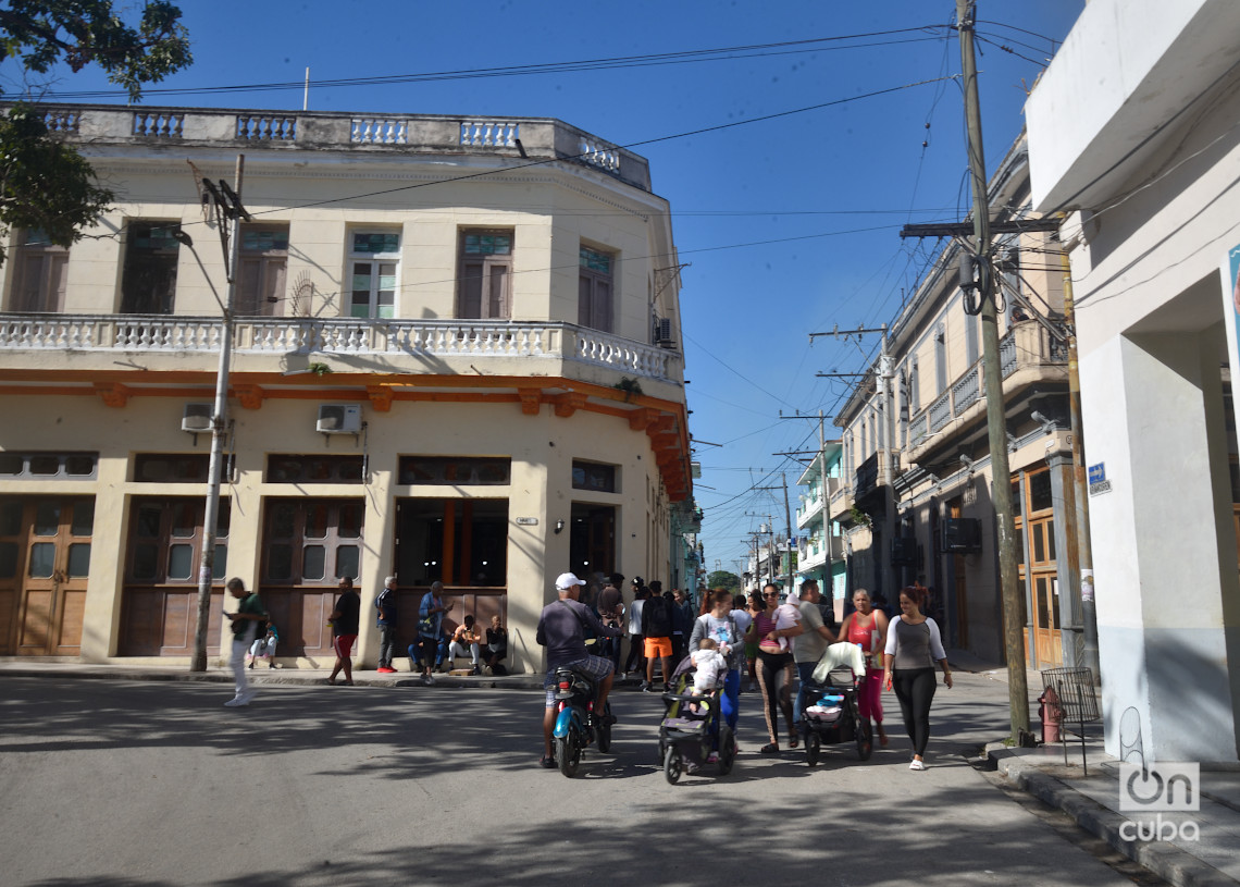 Calles Martí y Aranguren en la localidad habanera de Regla. Foto: Otmaro Rodríguez.