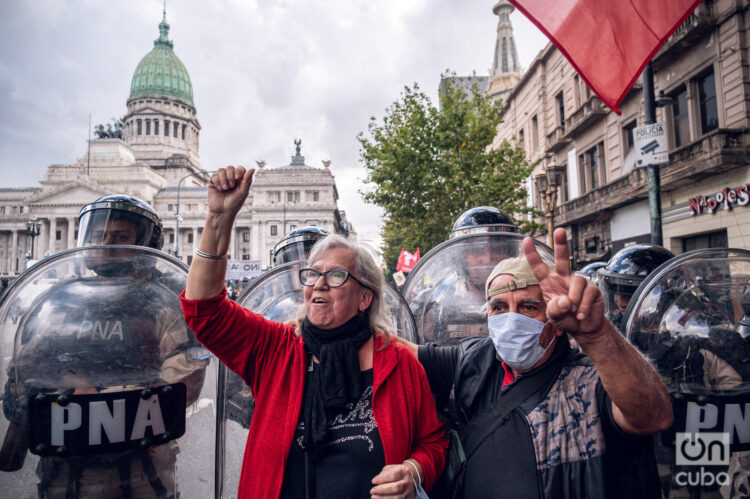 Protesta de jubilados ante el Congreso de Argentina, en Buenos Aires. Foto: Kaloian / Archivo.