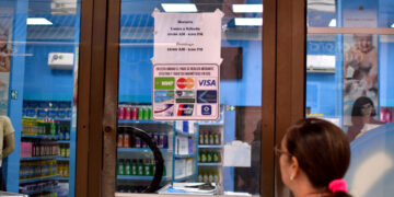 Tienda en dólares en la calle Obispo, en La Habana. Foto: Otmaro Rodríguez.