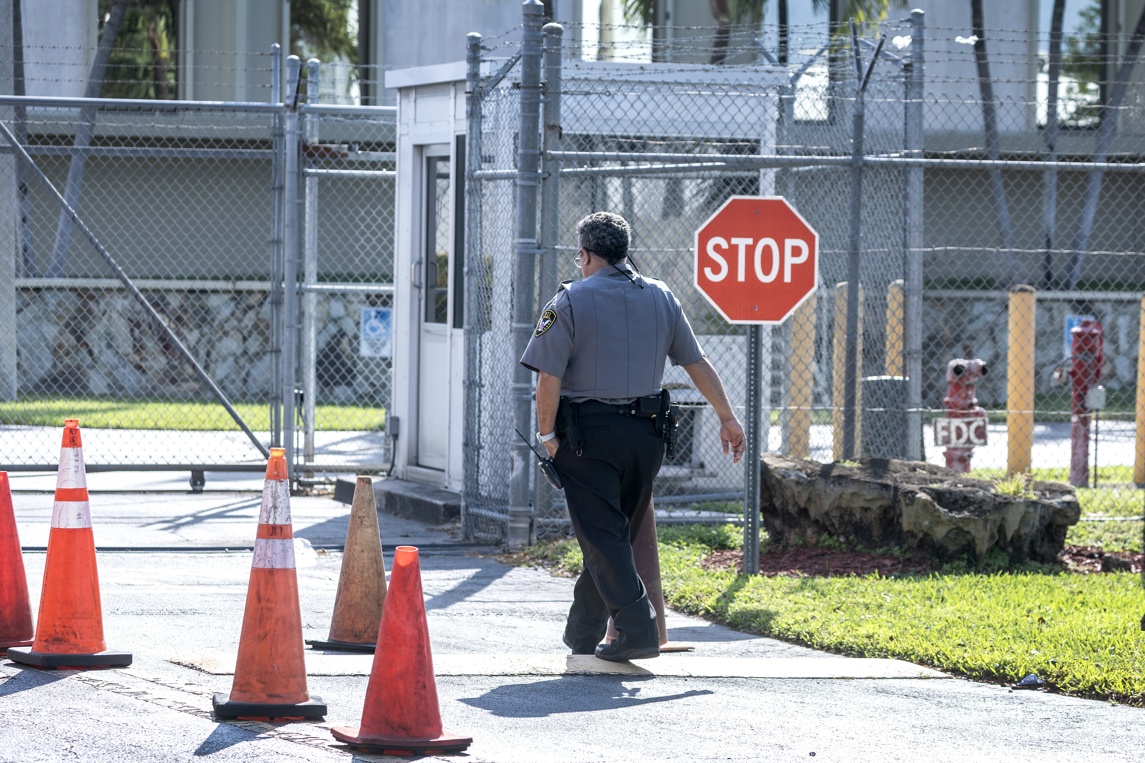 A security agent guards the Office of Broadcasting to Cuba, operated by Radio and TV Martí, in Miami, Florida, USA, on March 17, 2025. Photo: EFE/EPA/CRISTOBAL HERRERA-ULASHKEVICH.