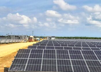 Parque fotovoltaico en Cuba. Foto: Unión Eléctrica (UNE).