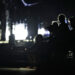 Personas esperan en una calle sin luz durante la caída del Sistema Eléctrico Nacional (SEN) en marzo pasado. EFE/ Ernesto Mastrascusa