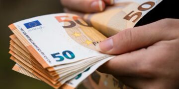 Billetes de euros. Foto: Freepik / Archivo.