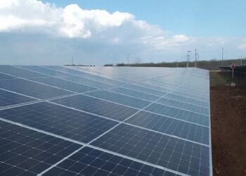 Paneles fotovoltaicos en el parque solar La Sábana, en Bayamo. Foto: Tomada del perfil de Facebook de la Empresa Eléctrica de Granma.