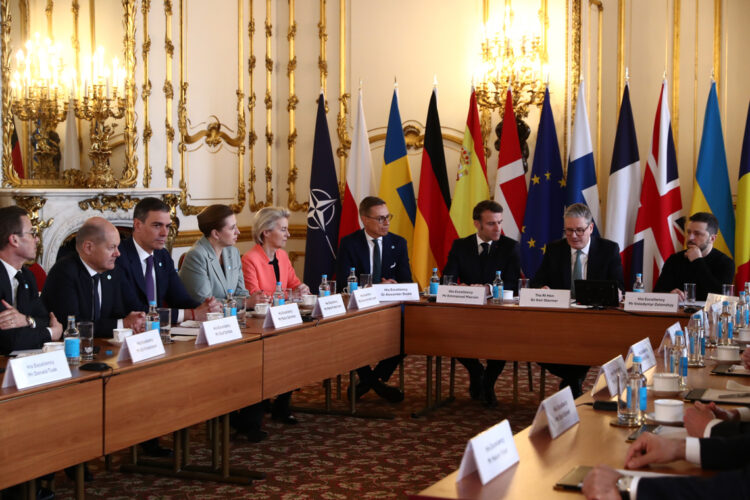 Cumbre en la que participan una docena de líderes europeos. Foto:  Fernando Calvo/Moncloa/EFE.