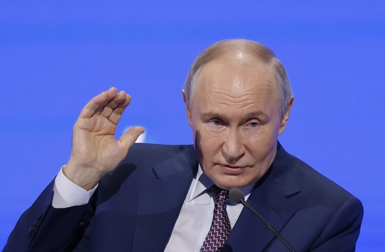 Putin este 18 de marzo, en Moscú. Foto: MAXIM SHEMETOV/EFE/EPA.