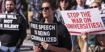Protestas en la universidad de Harvard contra la intromisión de la administración Trump.