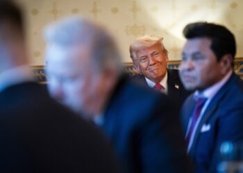 Trump durante una cena en la Casa Blanca, el 16 de abril de 2025. Foto: AL DRAGO/EFE/EPA/POOL