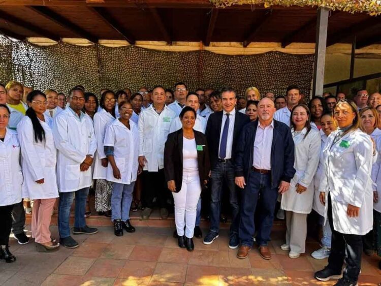 Brigada médica cubana en Calabria, Italia. Foto: Tomada de Prensa Latina.